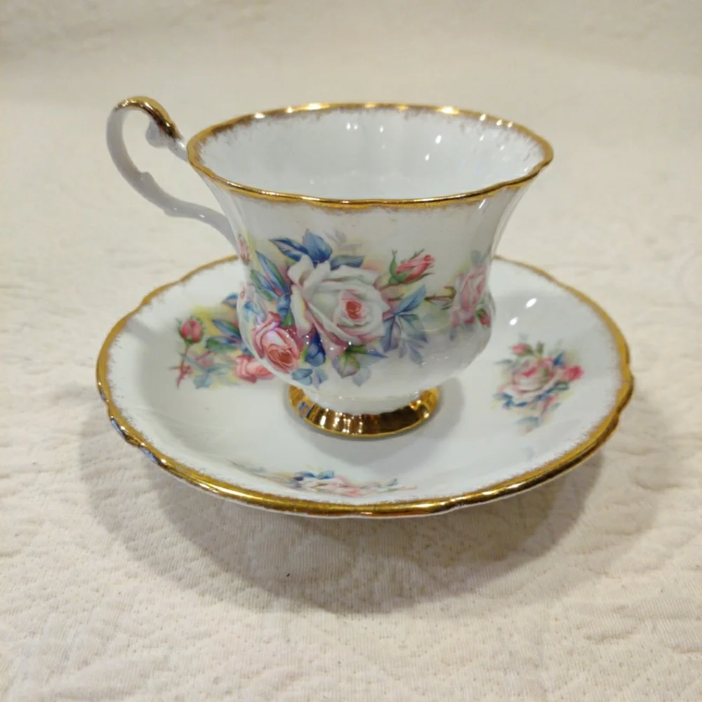 VTG Society Bone China Pink rose Floral Tea Cup & Saucer with Gold Trim - Picture 3 of 10
